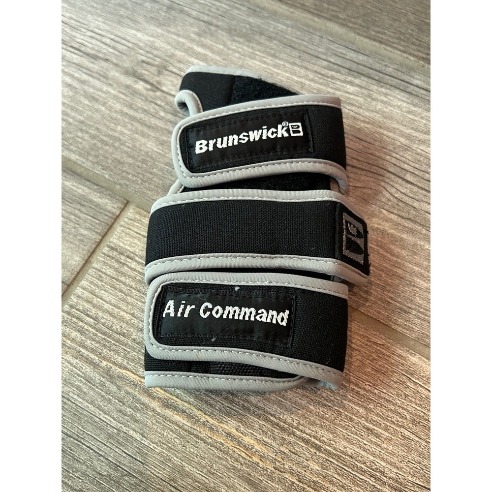 Brunswick Air Command Bowling Wrist Positioner Right Hand Medium‎ Black 860413